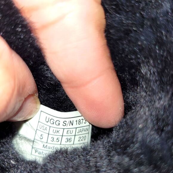 CLEARANCE UGG Bailey Button Triplet II' Boot, sz 5. - Picture 4 of 6